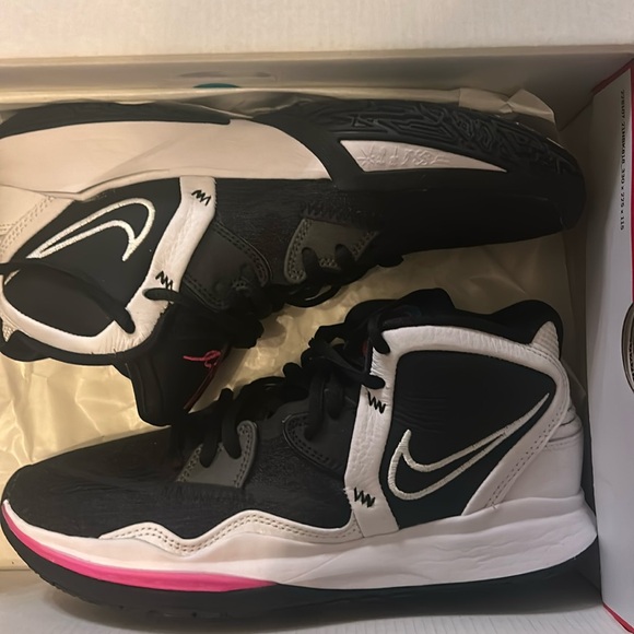 Kyrie Infinity - Picture 1 of 7